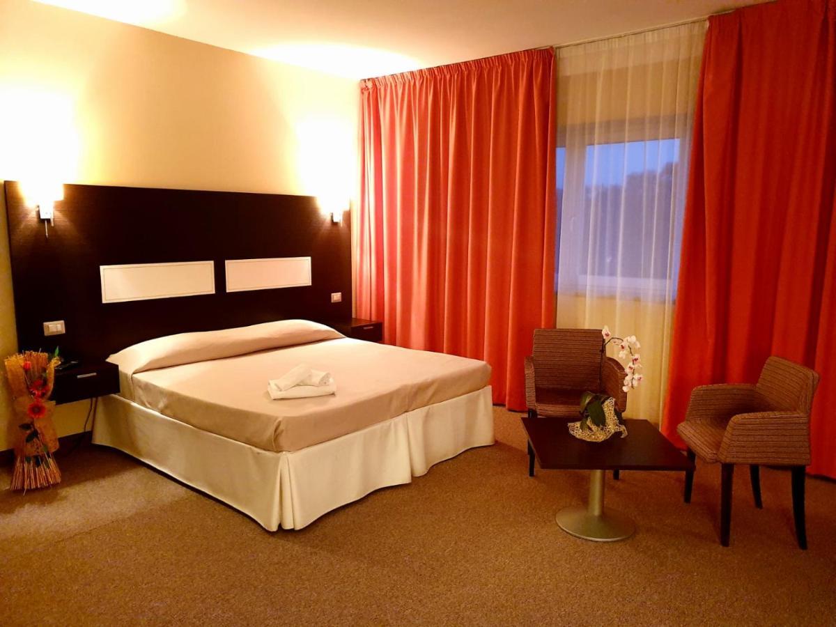 Santa Loja Hotel Residence Tito Bagian luar foto